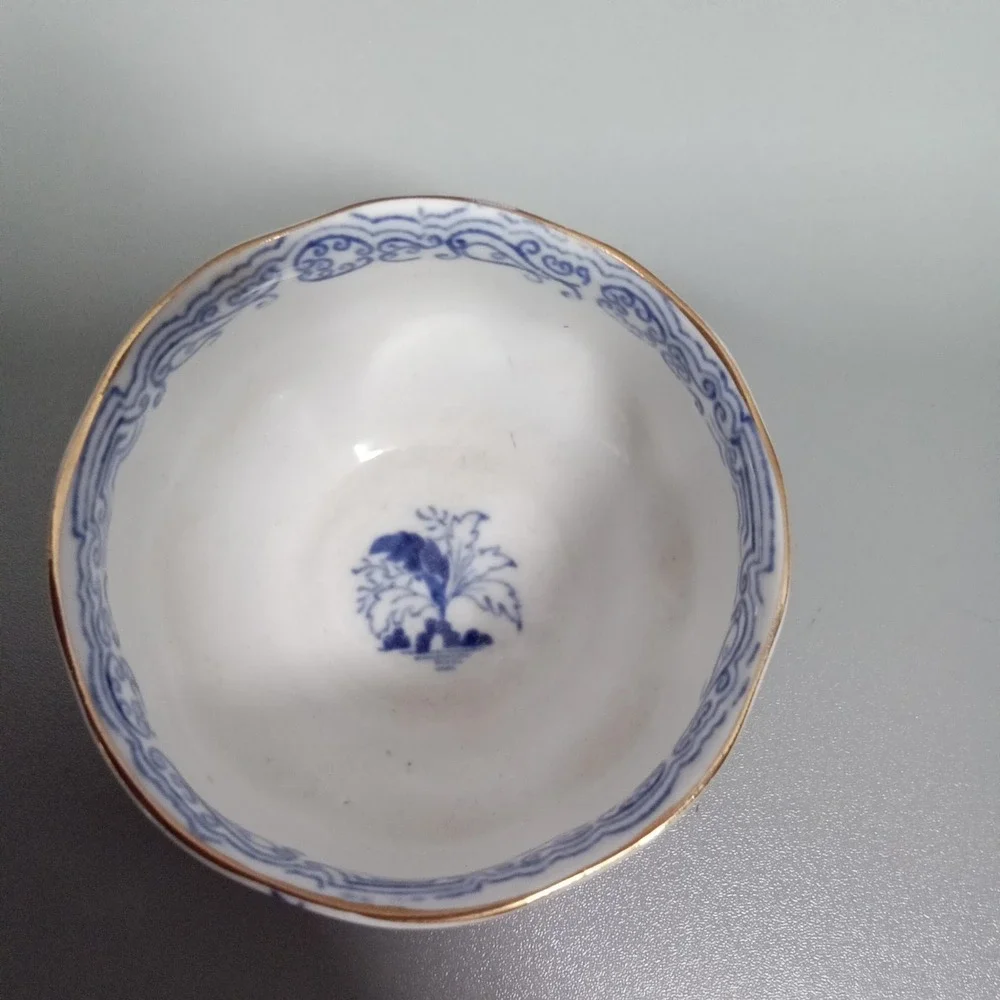 Royal Albert Crown China Blue Willow‎ Tea Bowl Gold Trim Made in England Vintage